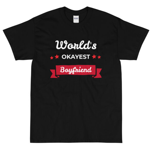 Herren-T-Shirt „World’s okayest boyfriend“