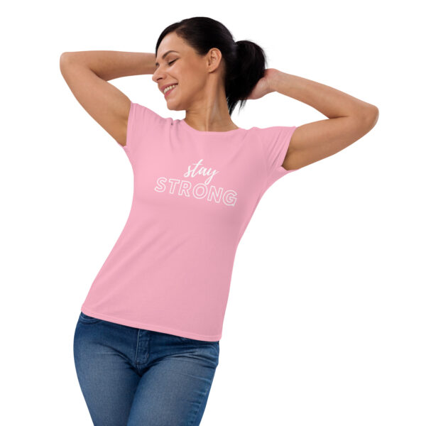 “stay strong” Kurzärmeliges T-Shirt für Damen